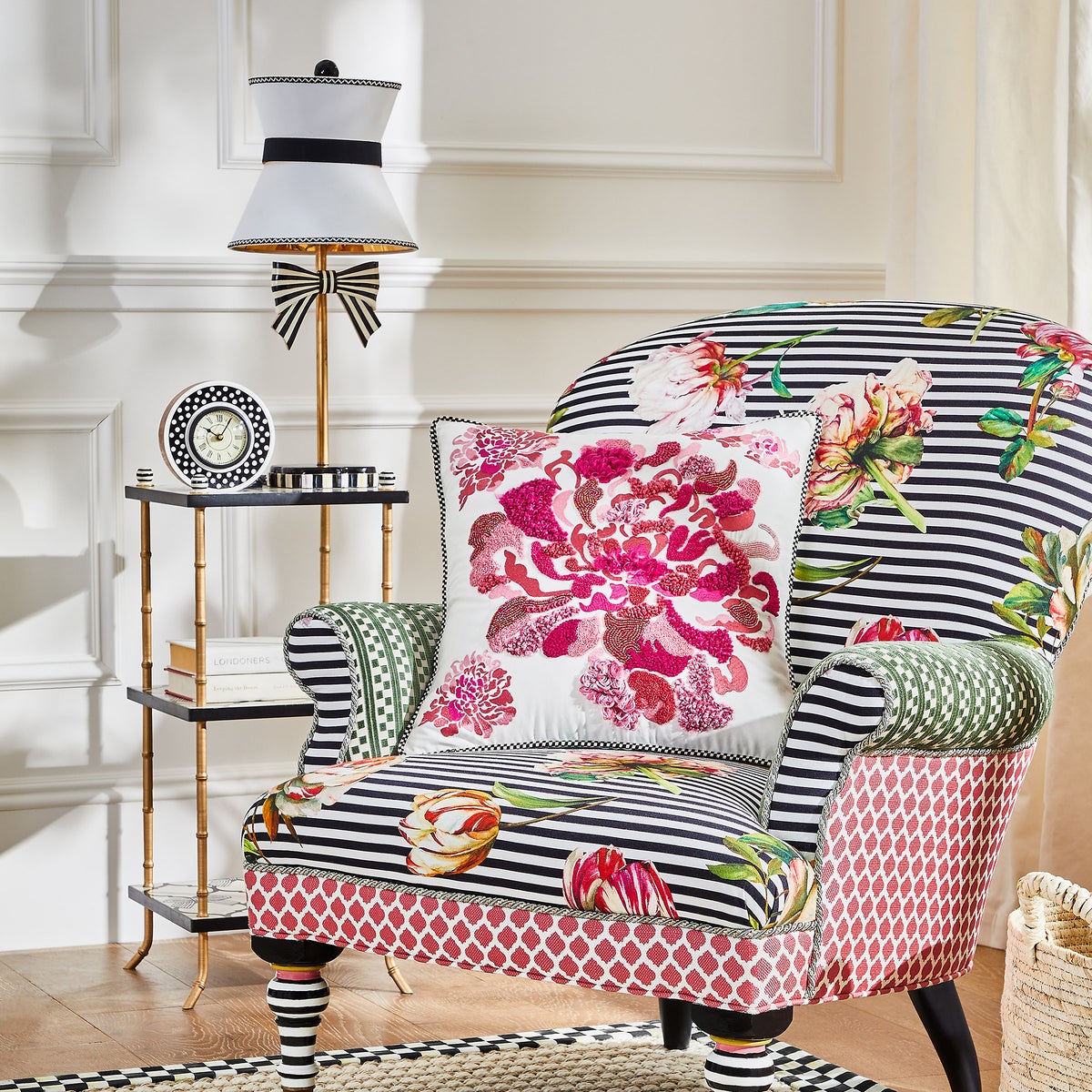 Pretty As A Bow Table Lamp - Image 5