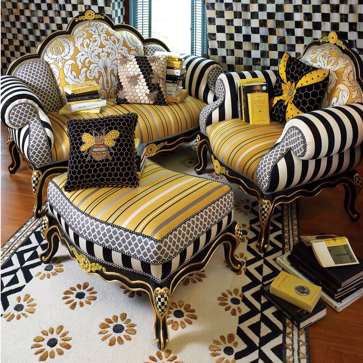 Queen Bee Ottoman - Image 4