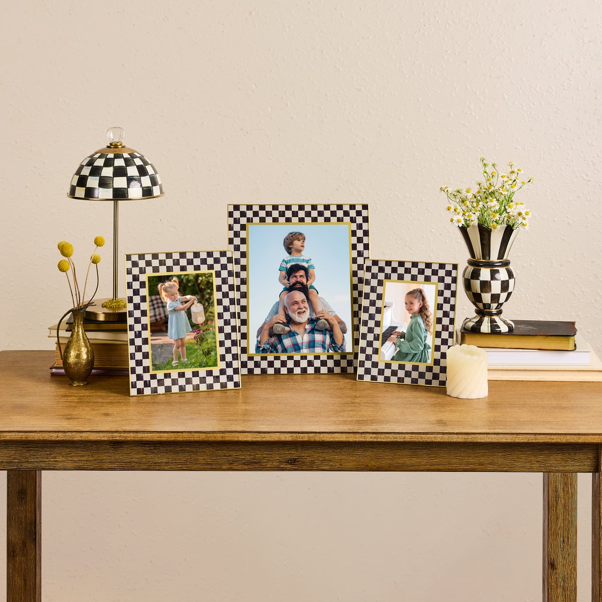 Courtly Check 8" x 10" Glass Frame - Image 2