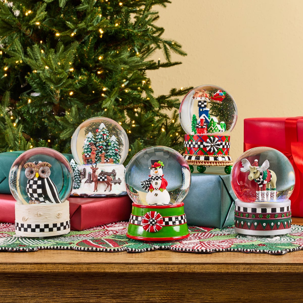 Tartan Village Snow Globe - Image 2
