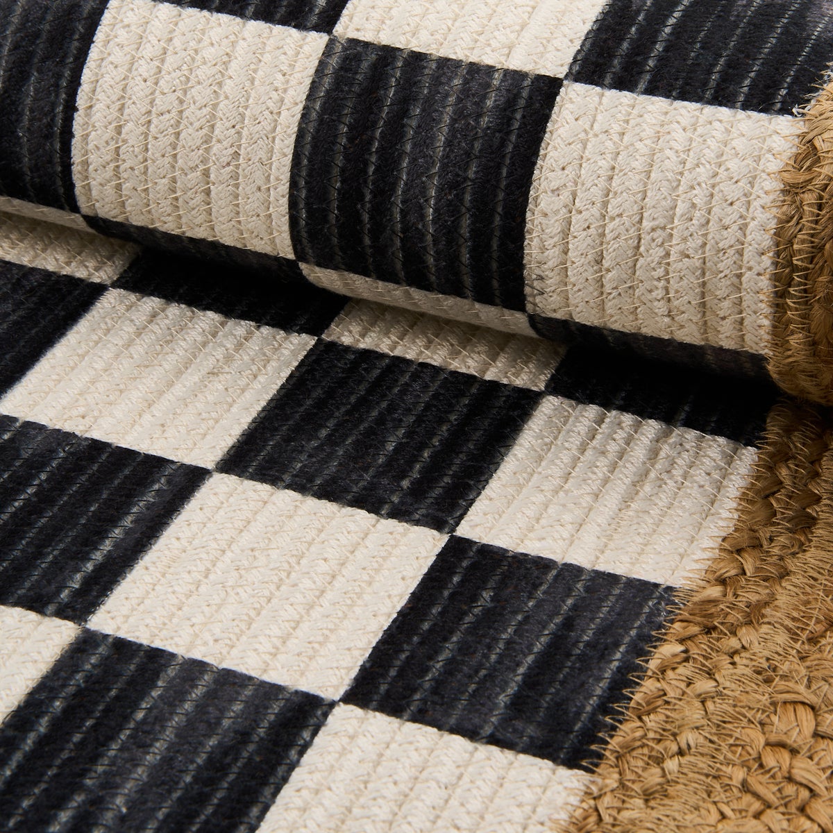Black Check with Jute Scallops 3' x 4'8.5" Rug - Image 3
