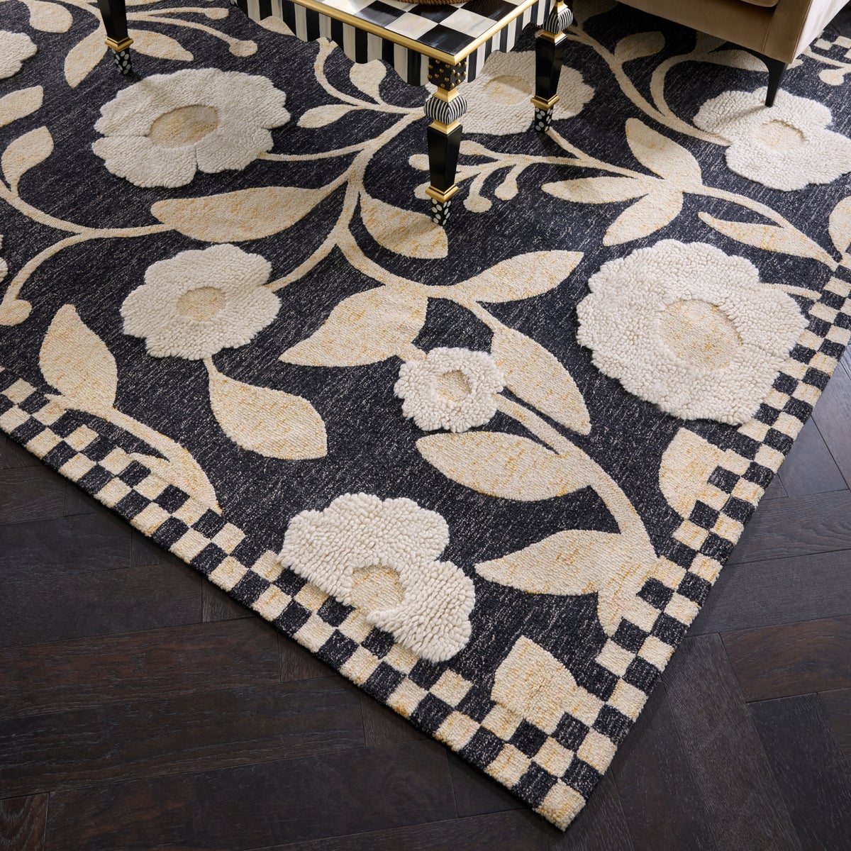 Farmhouse Floral 8' x 10' Rug - Image 6