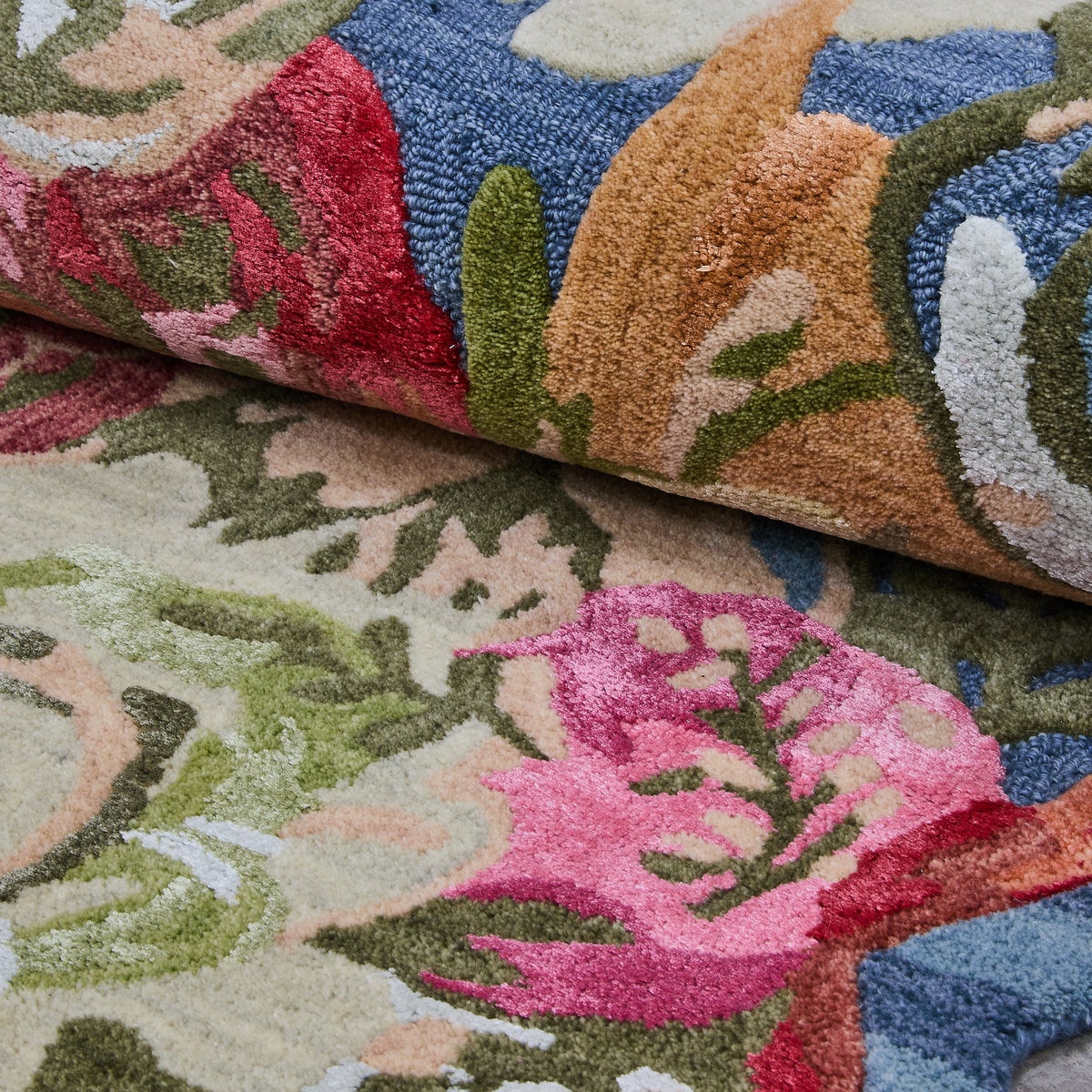 Sea Garden Floral 2'3" x 3'9" Rug - Image 2
