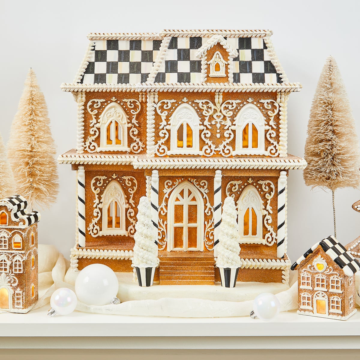 Gingerbread Illuminated House - Image 4