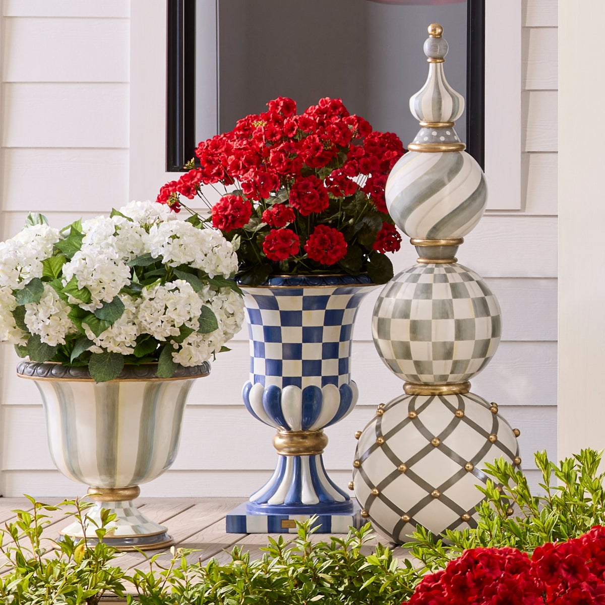 Royal Check Pedestal Urn - Image 7
