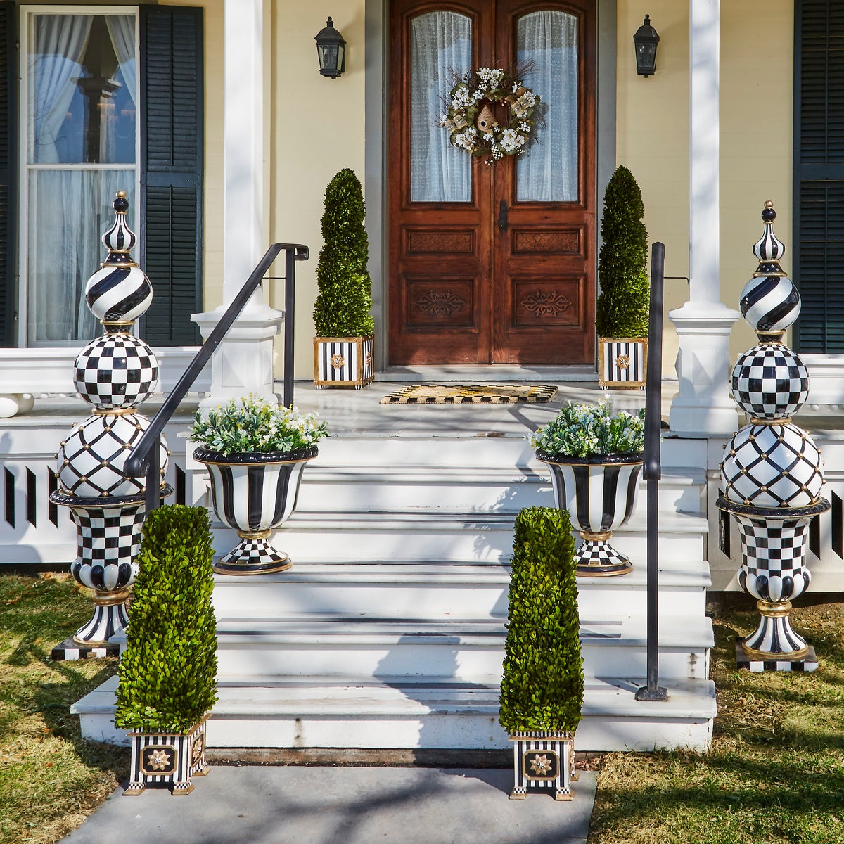 Courtly Check Trophy Topiary - Image 3