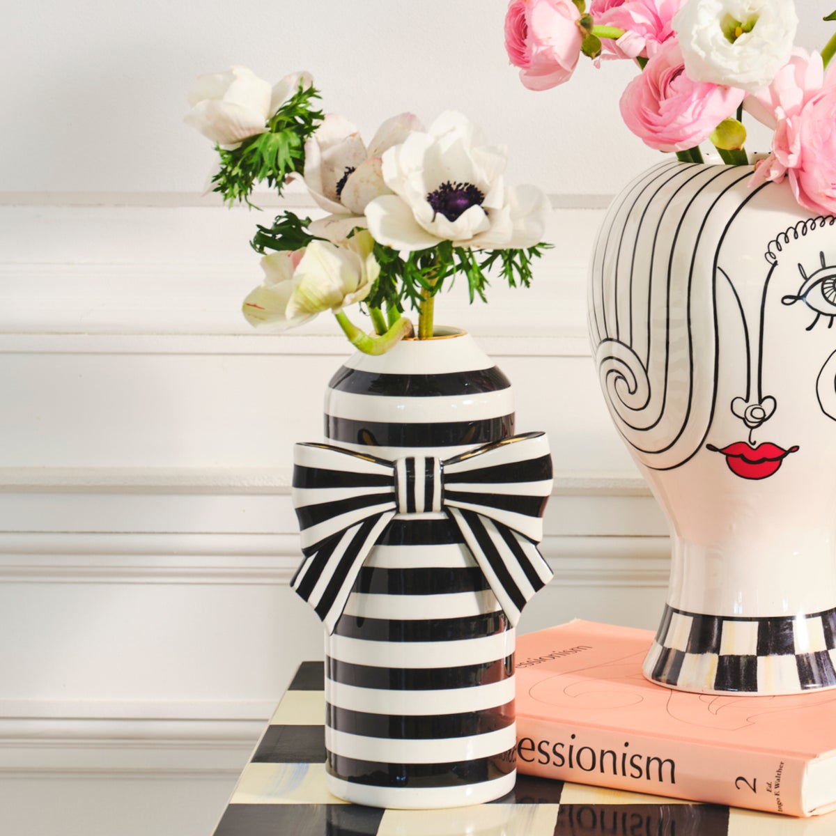 Courtly Bow Vase - Image 6