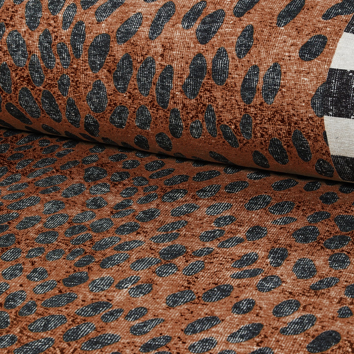 Cheetah 5' x 7'6" Washable Rug - Image 2