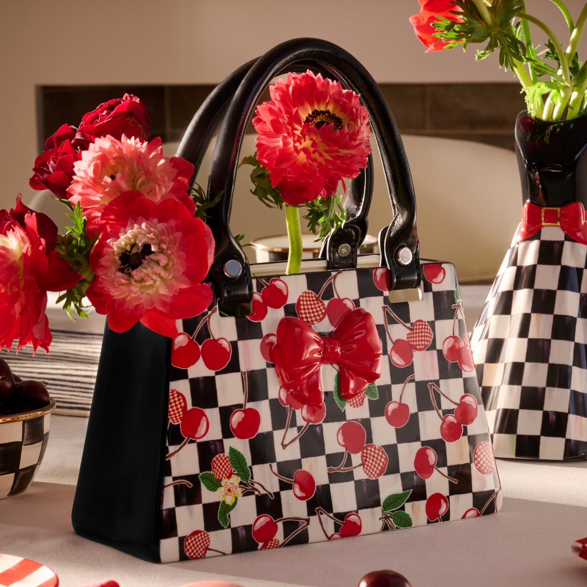 Mon Cheri Handbag Vase - Image 5