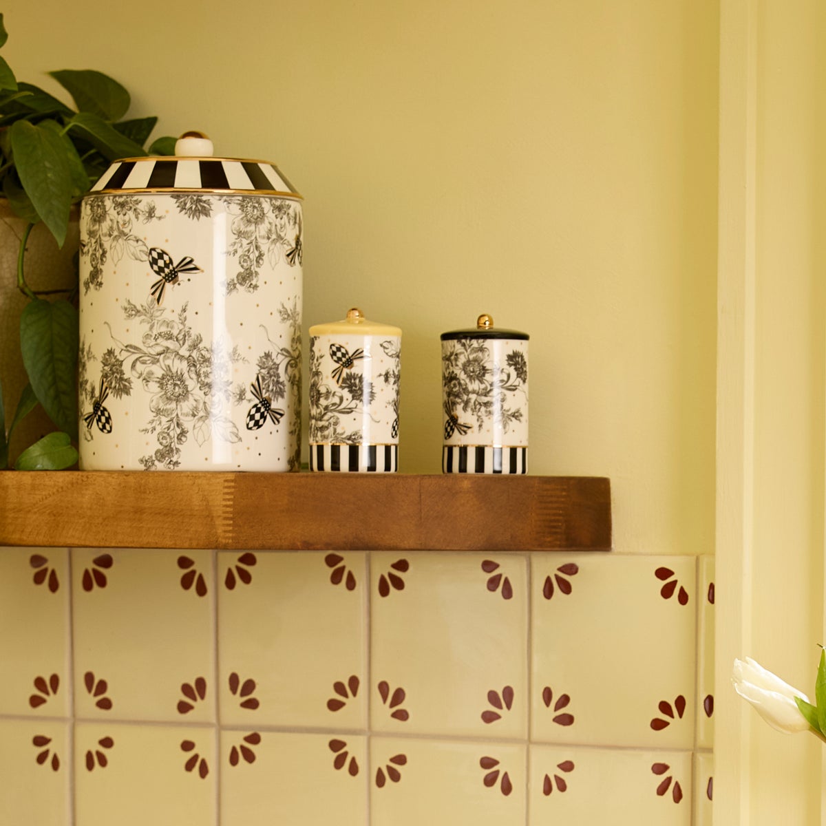 Bee Toile Salt & Pepper Set - Image 2