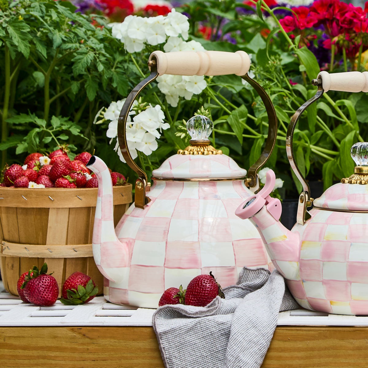 Rosy Check 3 Quart Tea Kettle - Image 2