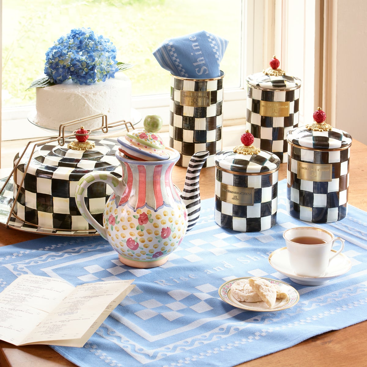 Courtly Check Cake Carrier - Image 2